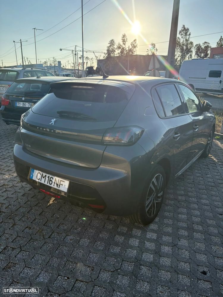 Peugeot 208 - 4