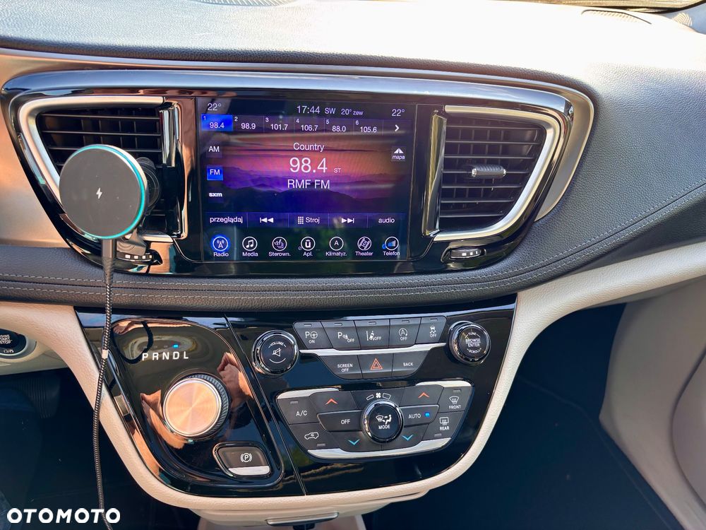 Chrysler Pacifica - 15