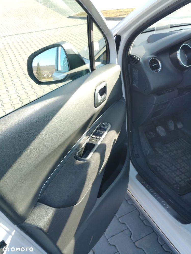 Peugeot 3008 1.6 HDi Premium - 11