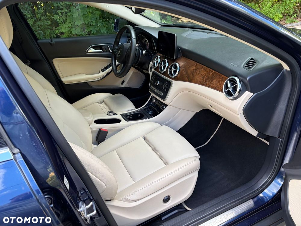 Mercedes-Benz GLA 250 7G-DCT Urban - 9