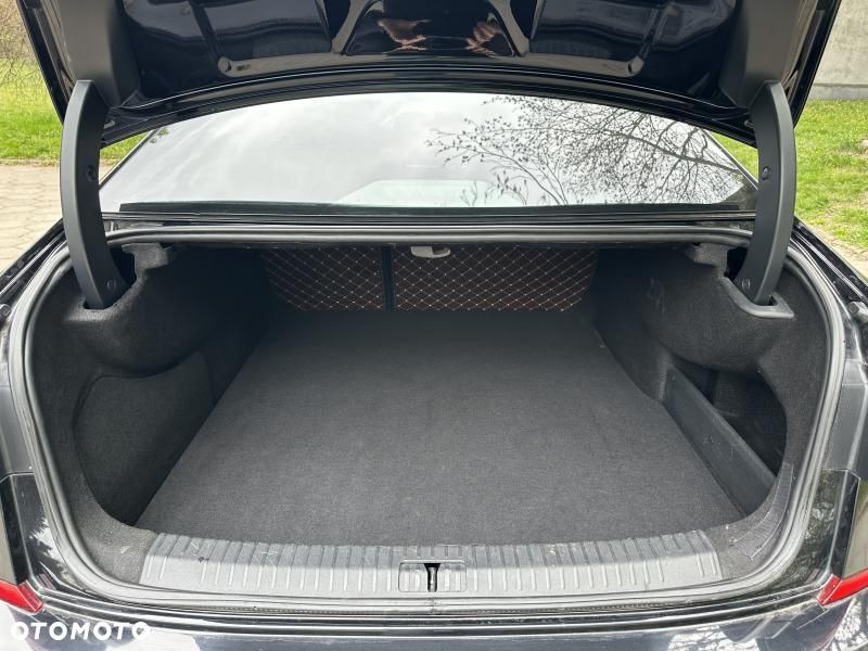 Volkswagen Passat - 22