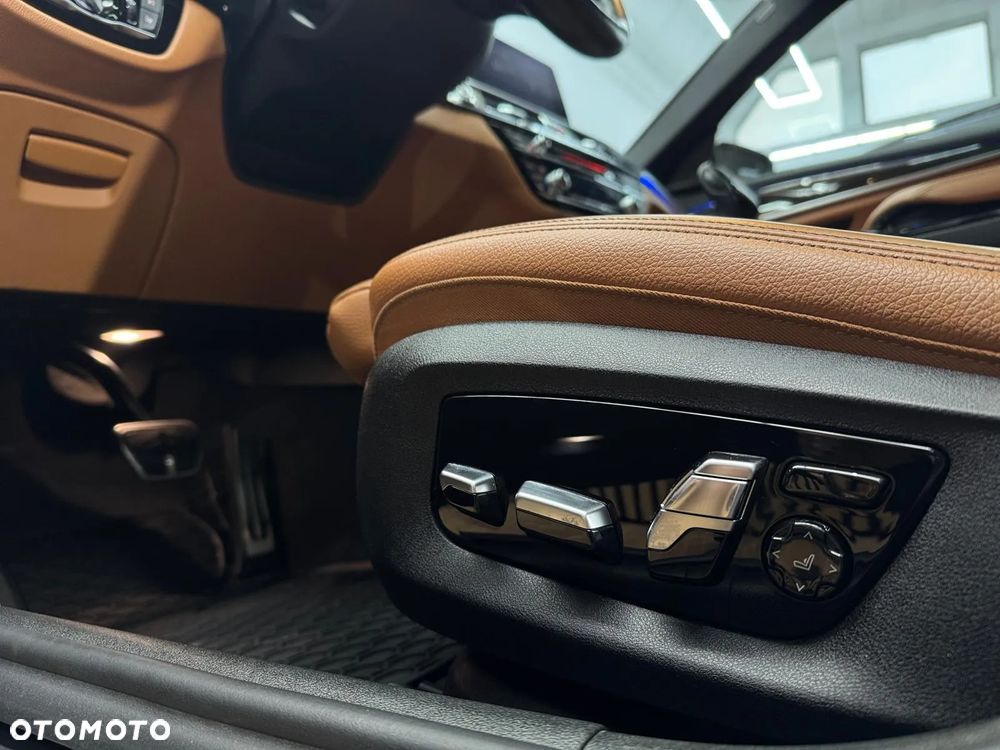 BMW Seria 5 540i xDrive Sport - 17