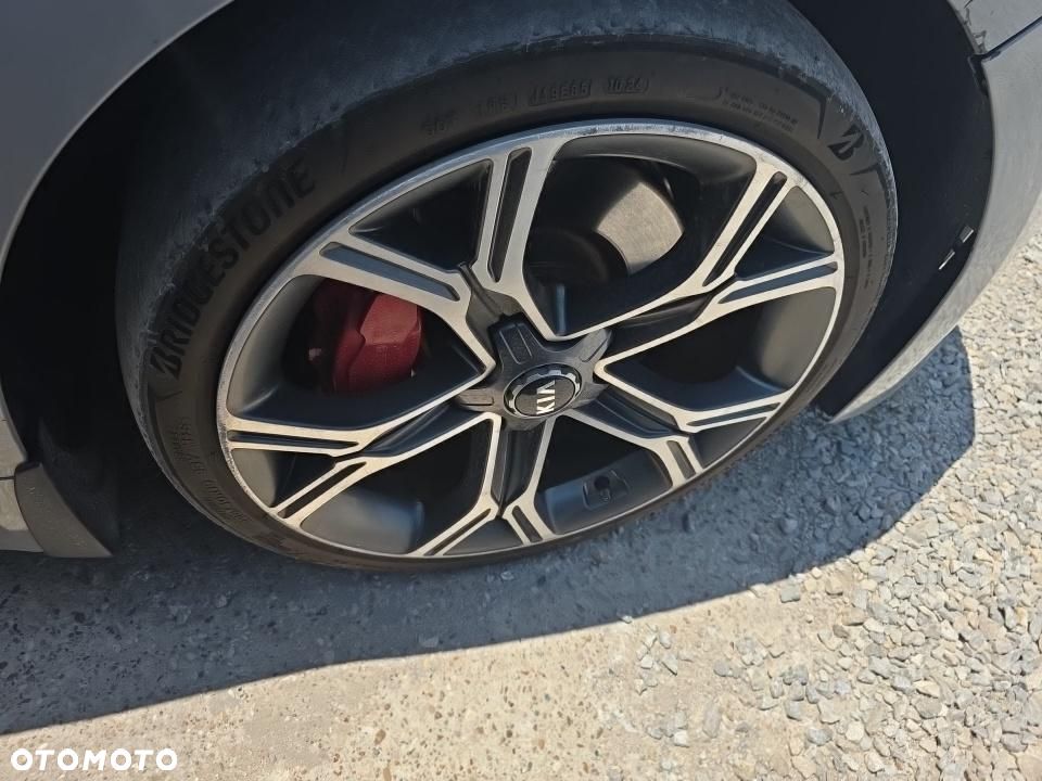 Kia Stinger 3.3 T-GDI V6 GT AWD - 18