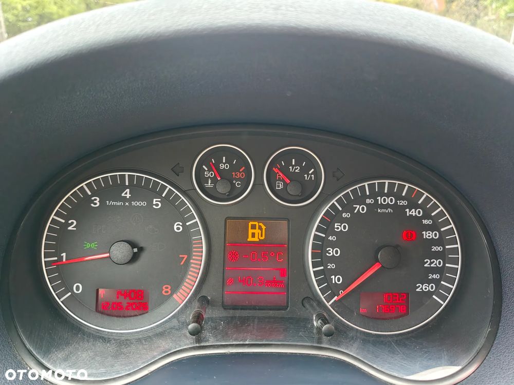 Audi A3 3-drzwiowe 1.6 Attraction - 22