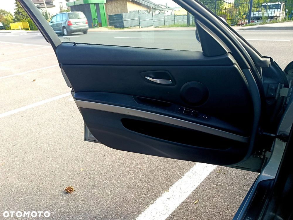BMW Seria 3 318d - 30