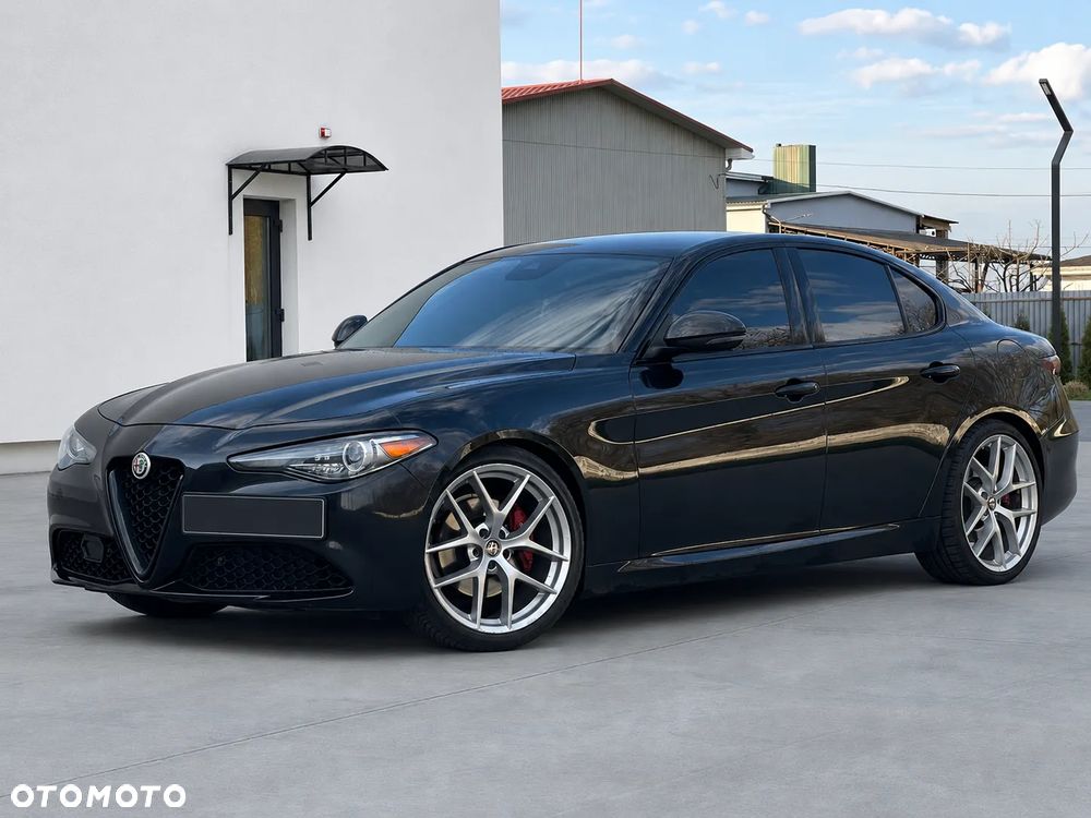 Alfa Romeo Giulia 2.0 Turbo 16V AT8 Executive - 1