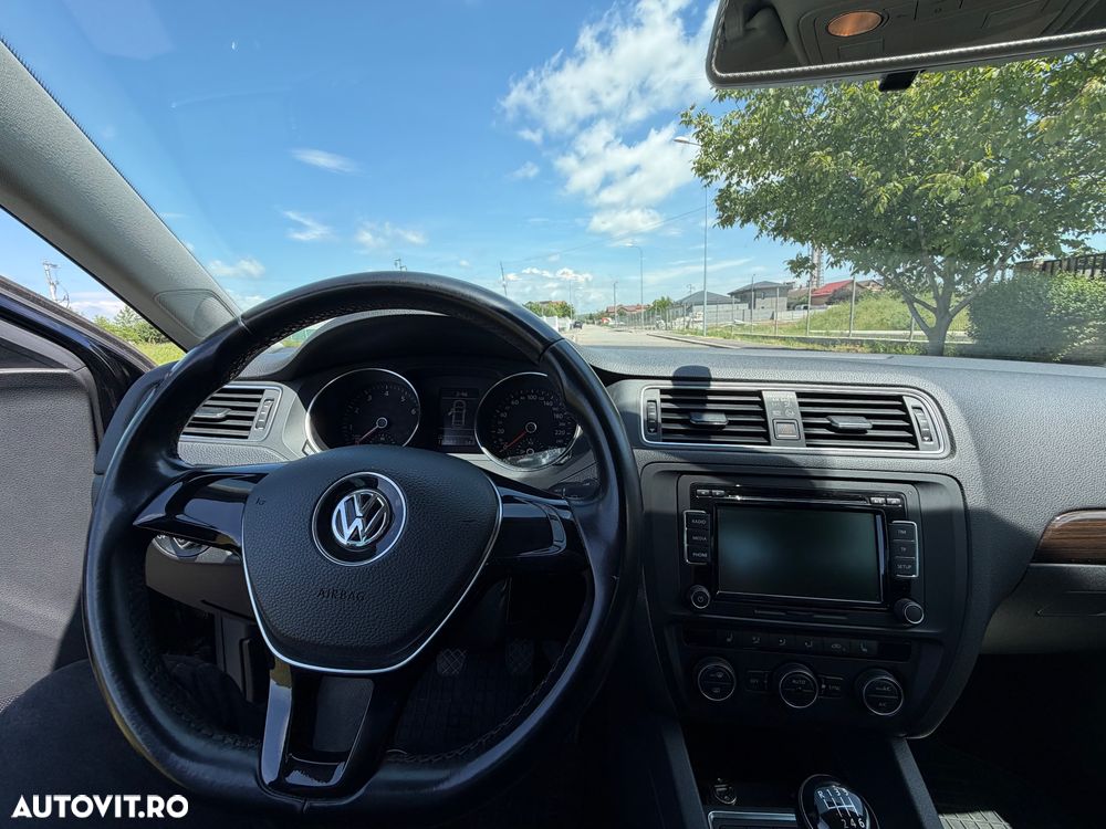 Volkswagen Jetta 1.2 TSI Trendline - 2