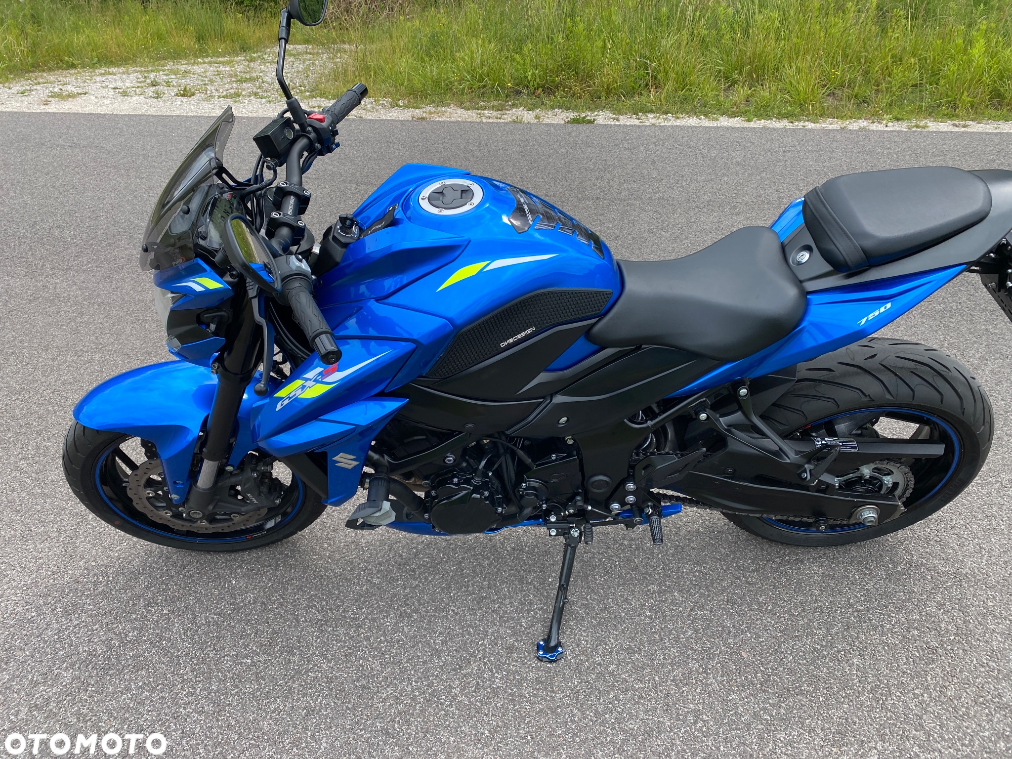 Suzuki GSX - 6
