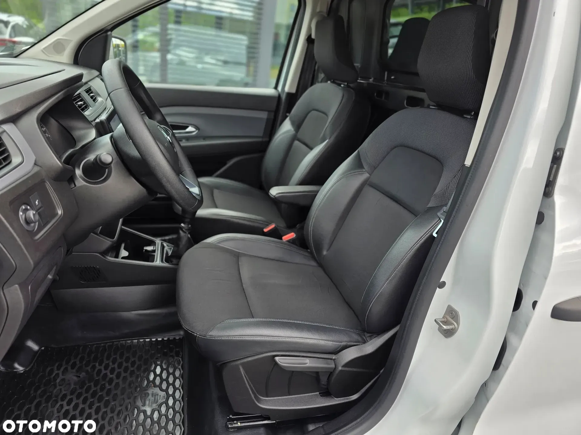 Dacia DOKKER = Renault Express 1.3 Tce Pack Clim Kangoo 2022Rok BEZWYPADKOWE z Polskiego Salonu I Bogate Wyposażenie min: Kamera Cofania Klimatyzacja i Nawigacja I Kilka Sztuk Do Wyboru I Faktura Vat 23%I ZAPRASZAMY - 18