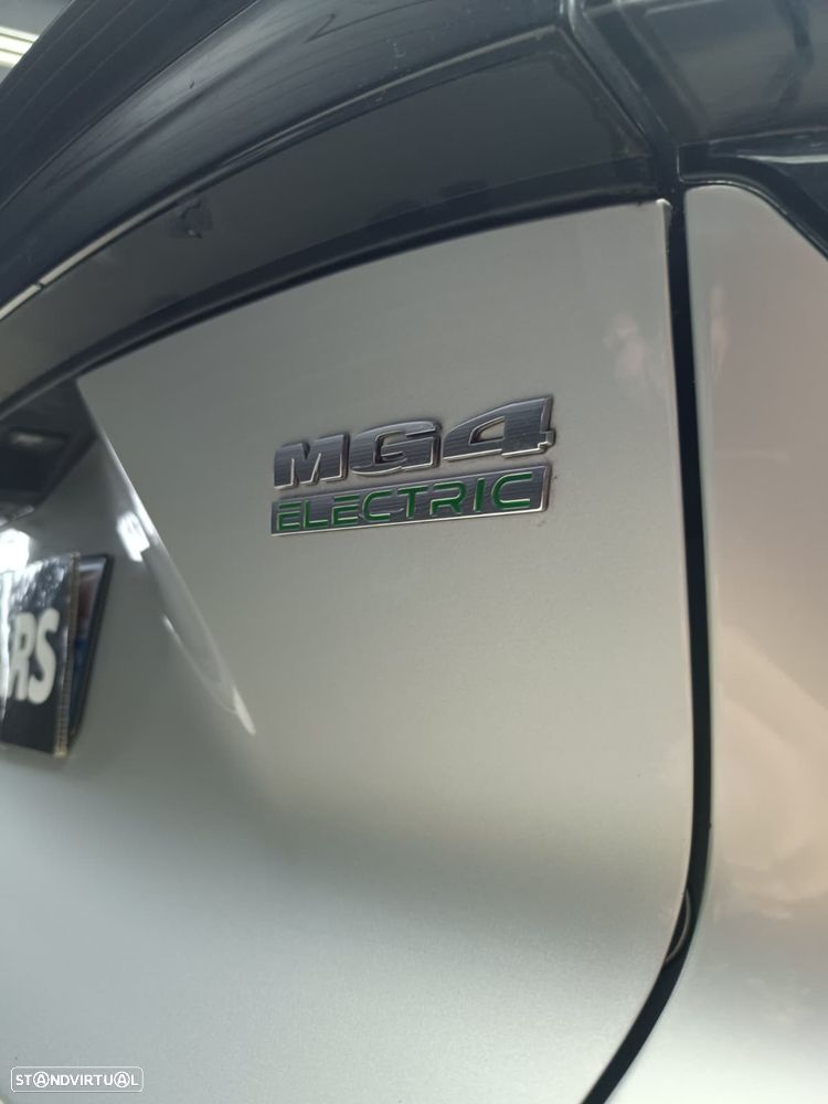 MG MG4 64 kWh Luxury - 24