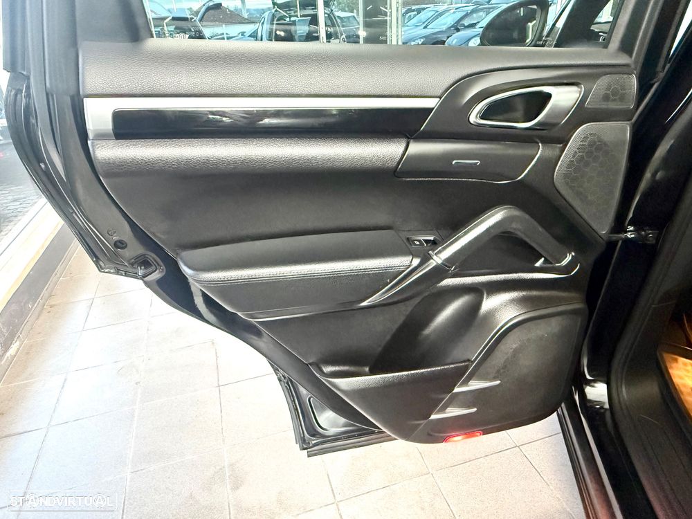 Porsche Cayenne Tiptronic S - 13