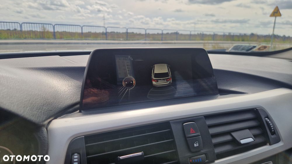 BMW Seria 3 318i - 25