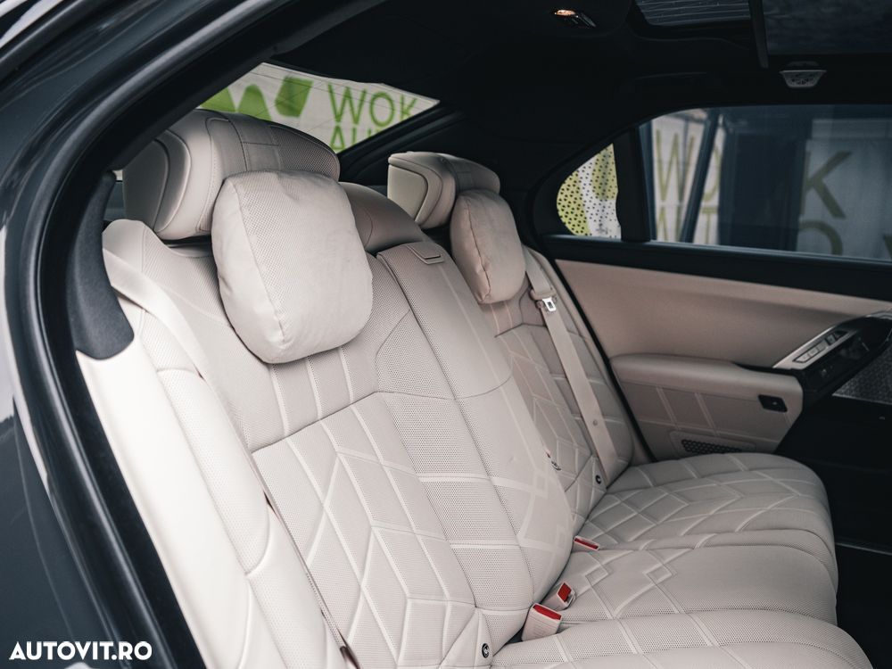 BMW M7 M760e xDrive AT PHEV - 34