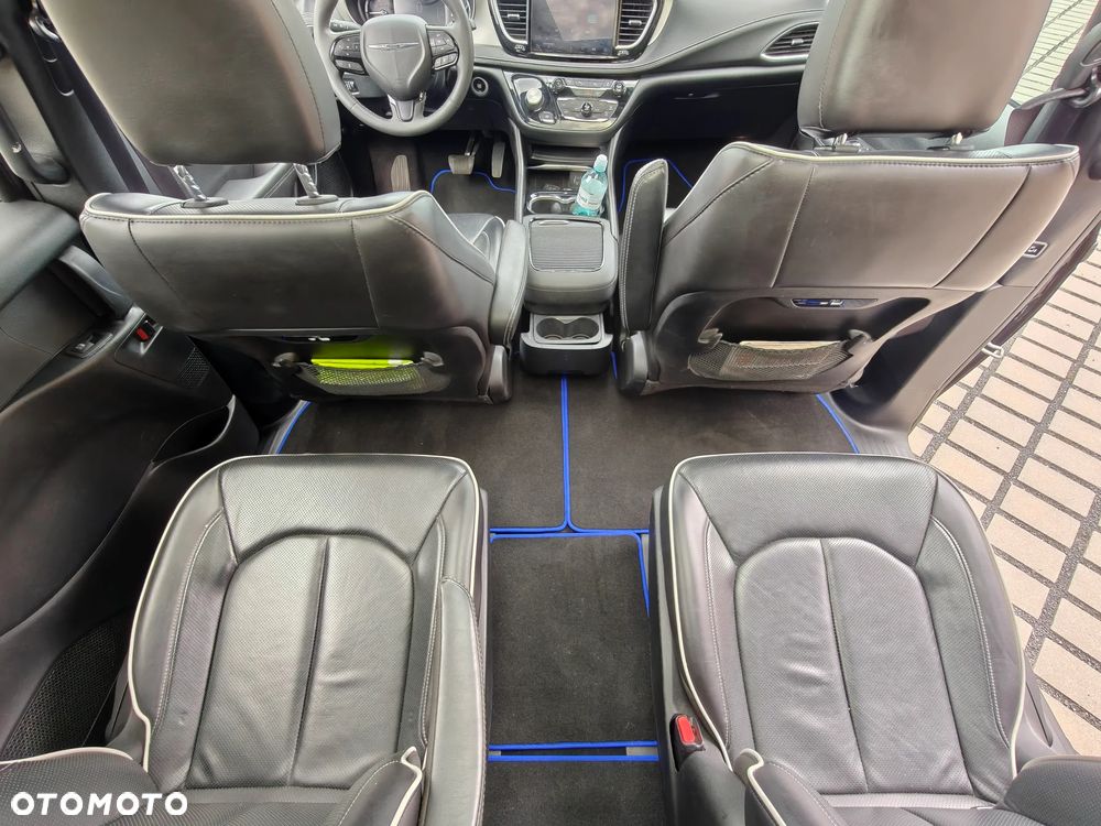 Chrysler Pacifica - 32