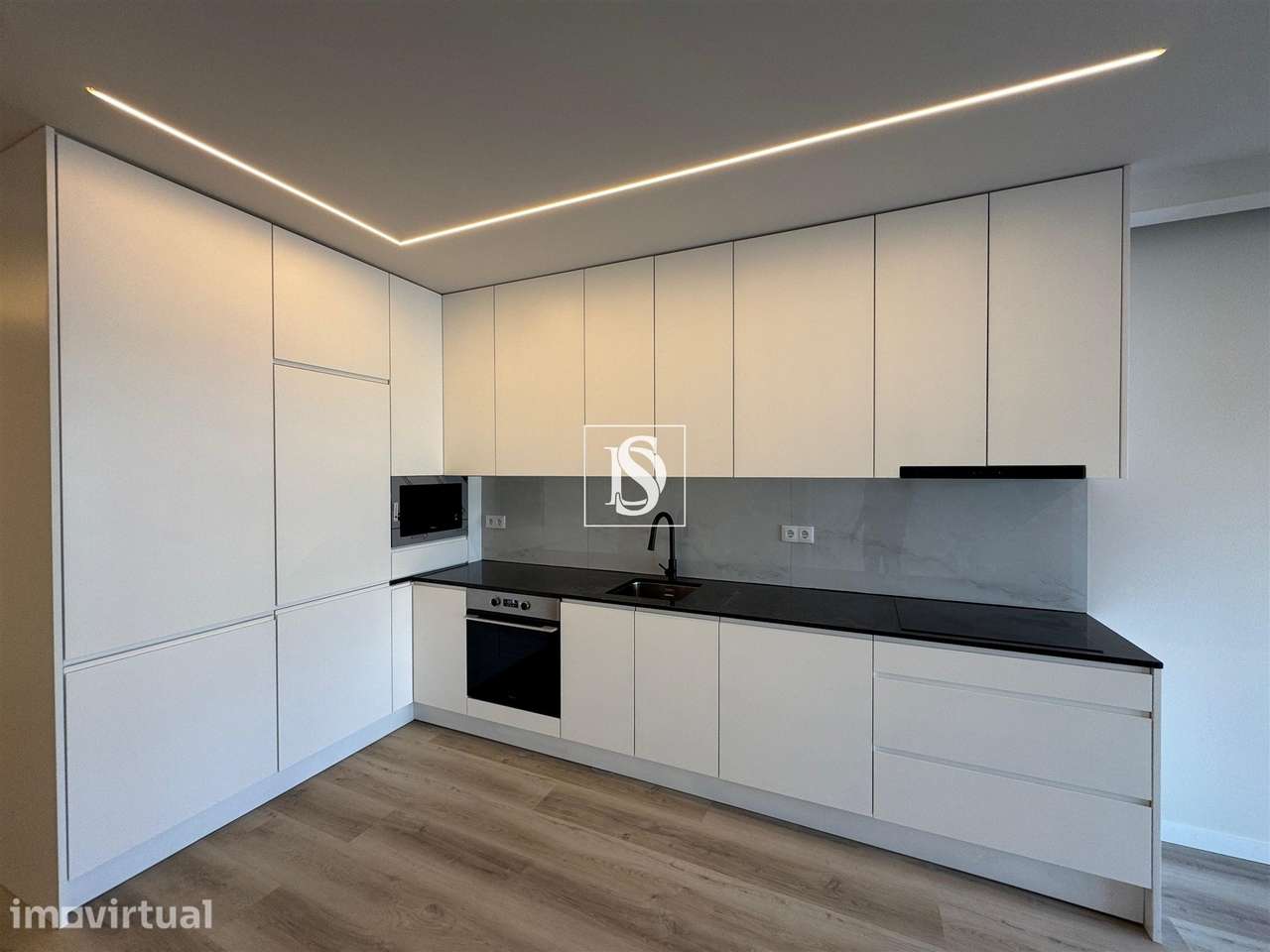Apartamento T1+1 c/ suíte, completamente RENOVADO - Grande imagem: 4/21