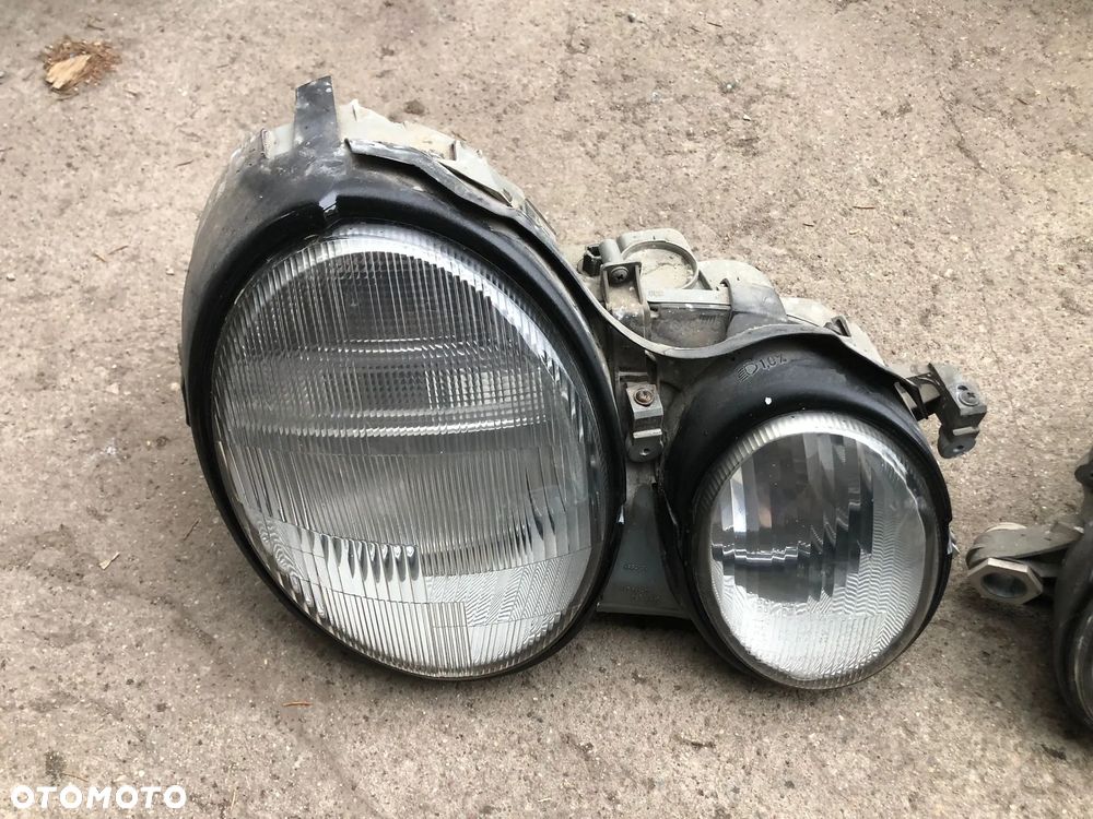 MERCEDES  W203 coupe cupe    LAMPY PRZÓD CENA ZA 2 SZTUKI - 2