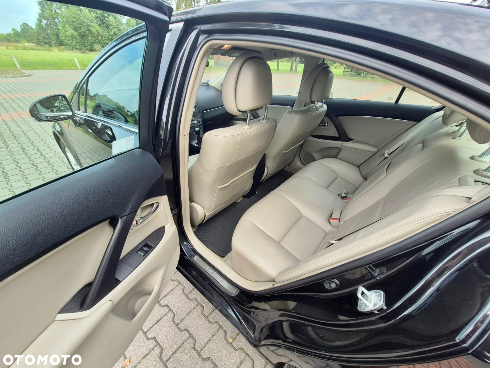 Toyota Avensis 1.8 Premium - 14