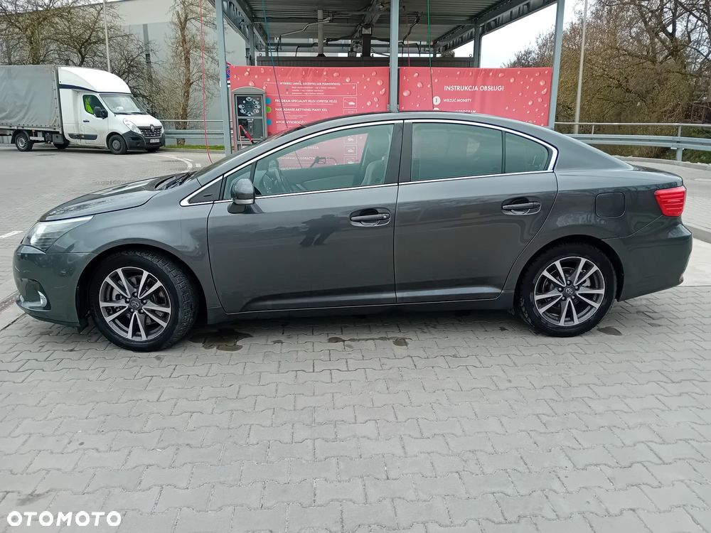 Toyota Avensis 2.2 D-4D Premium - 8