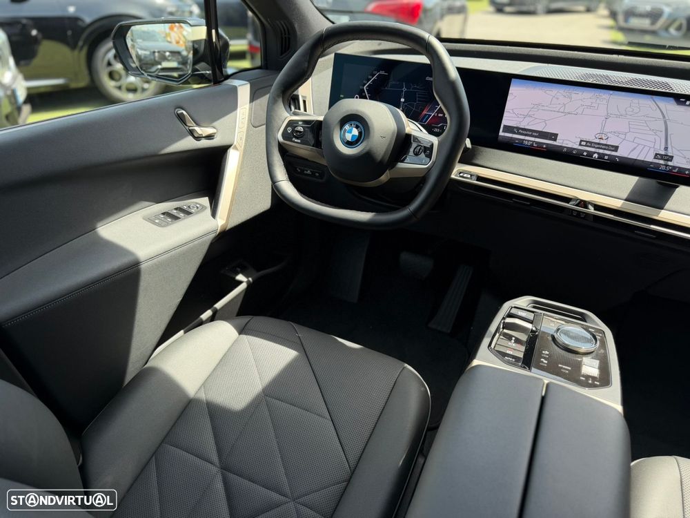 BMW iX xDrive 40 Pack Desportivo - 27