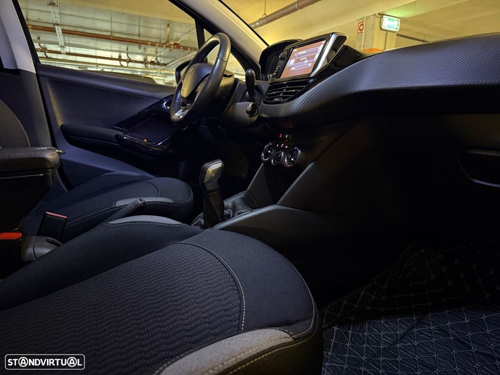 Peugeot 208 82 PureTech Style - 11