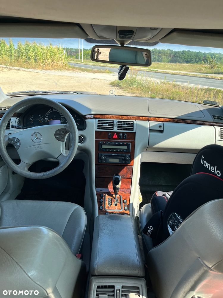 Mercedes-Benz Klasa E - 9