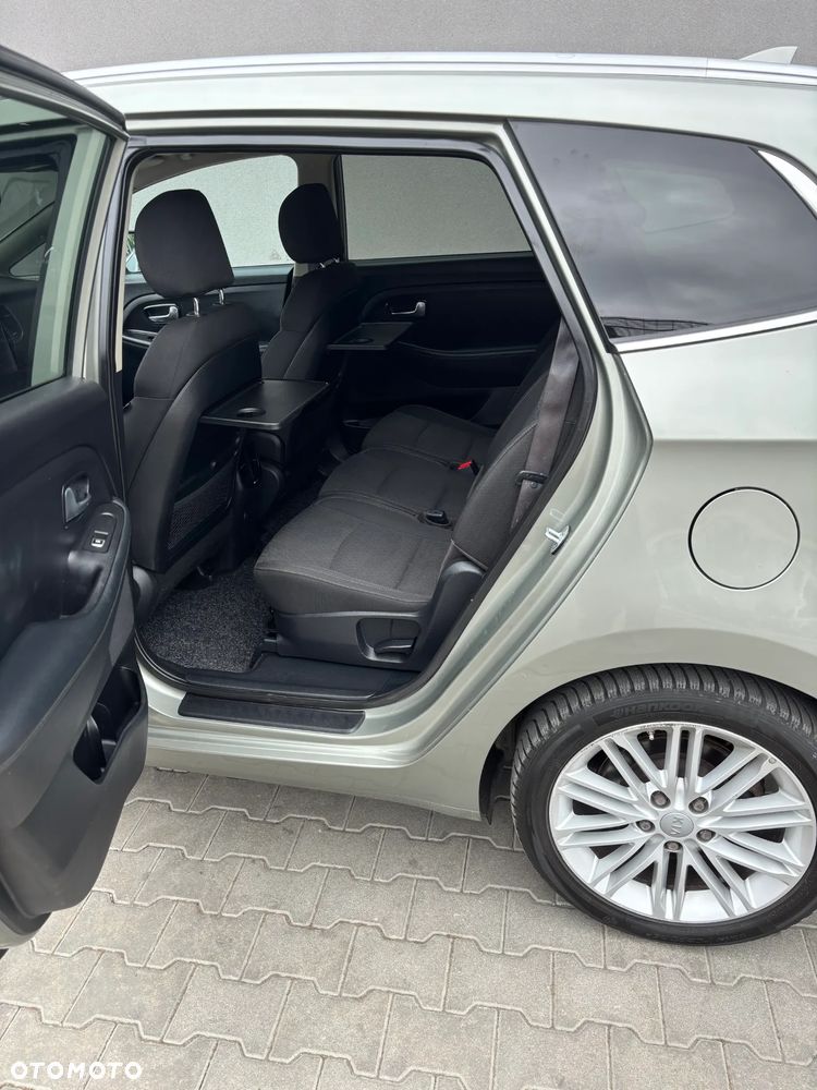 Kia Carens 1.7 CRDi 115 Dream Team Edition - 10
