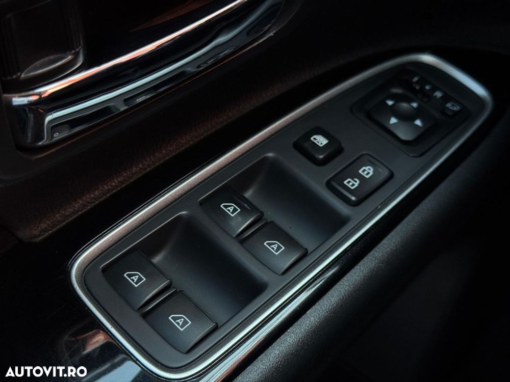 Mitsubishi Outlander - 12
