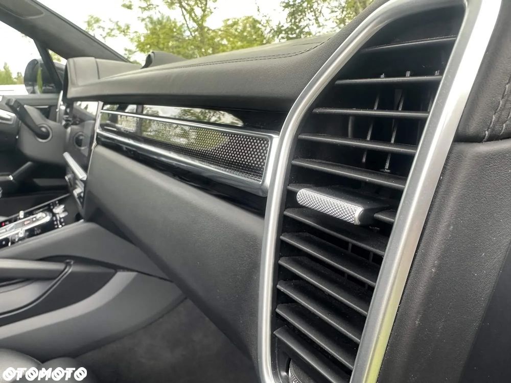 Porsche Cayenne Standard - 25