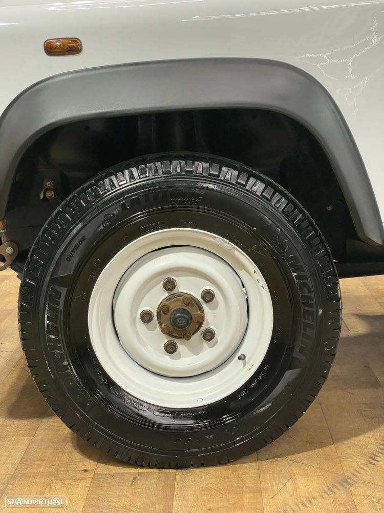 Land Rover Defender 110 DPF E - 12