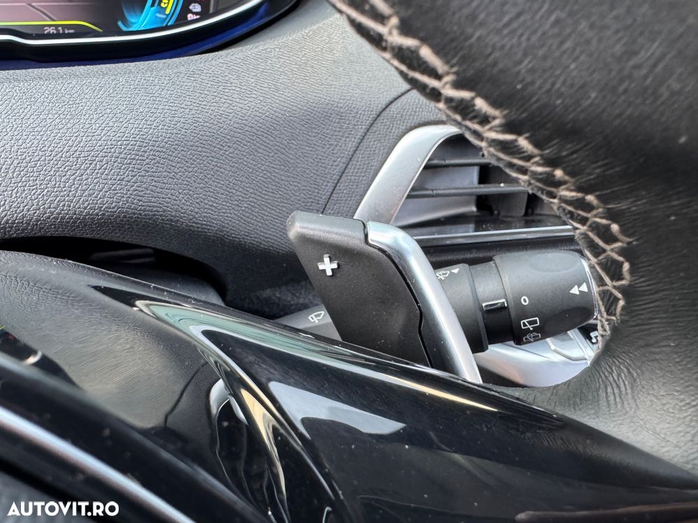 Peugeot 3008 Plug-In Hybrid 225 e-EAT8 Allure Pack - 29