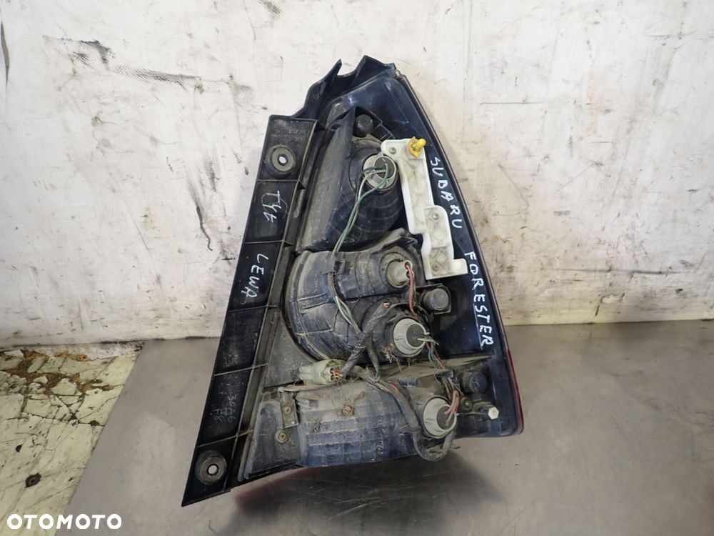 LAMPA LEWA TYLNA SUBARU FORESTER SG - 2