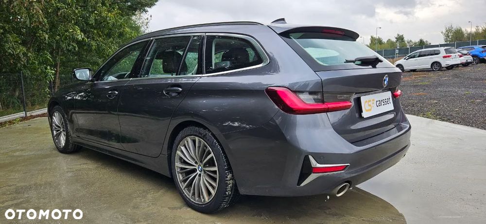 BMW Seria 3 320i Luxury Line - 13