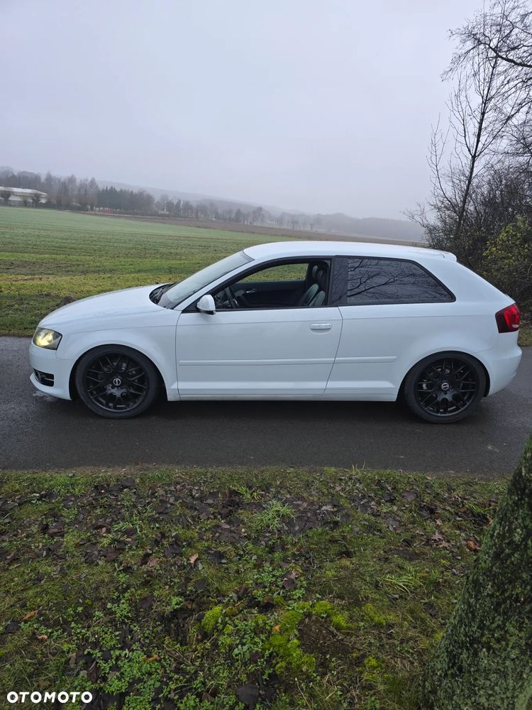Audi A3 3-drzwiowe 1.6 TDI DPF S line Sportpaket - 2
