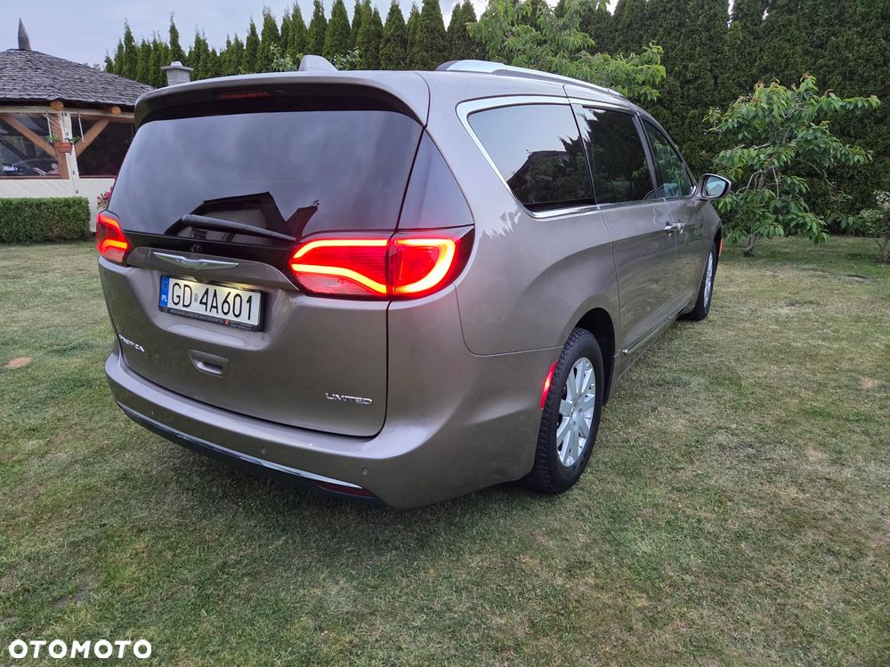 Chrysler Pacifica - 6
