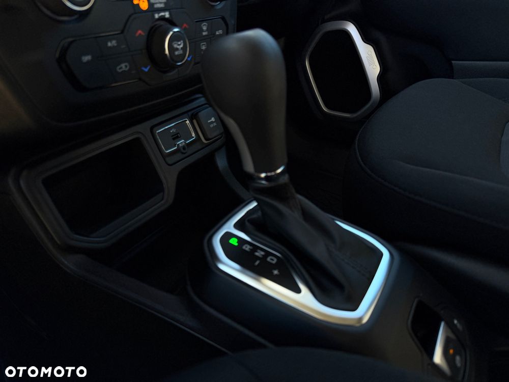 Jeep Renegade 1.4 MultiAir DSG Business Line - 17