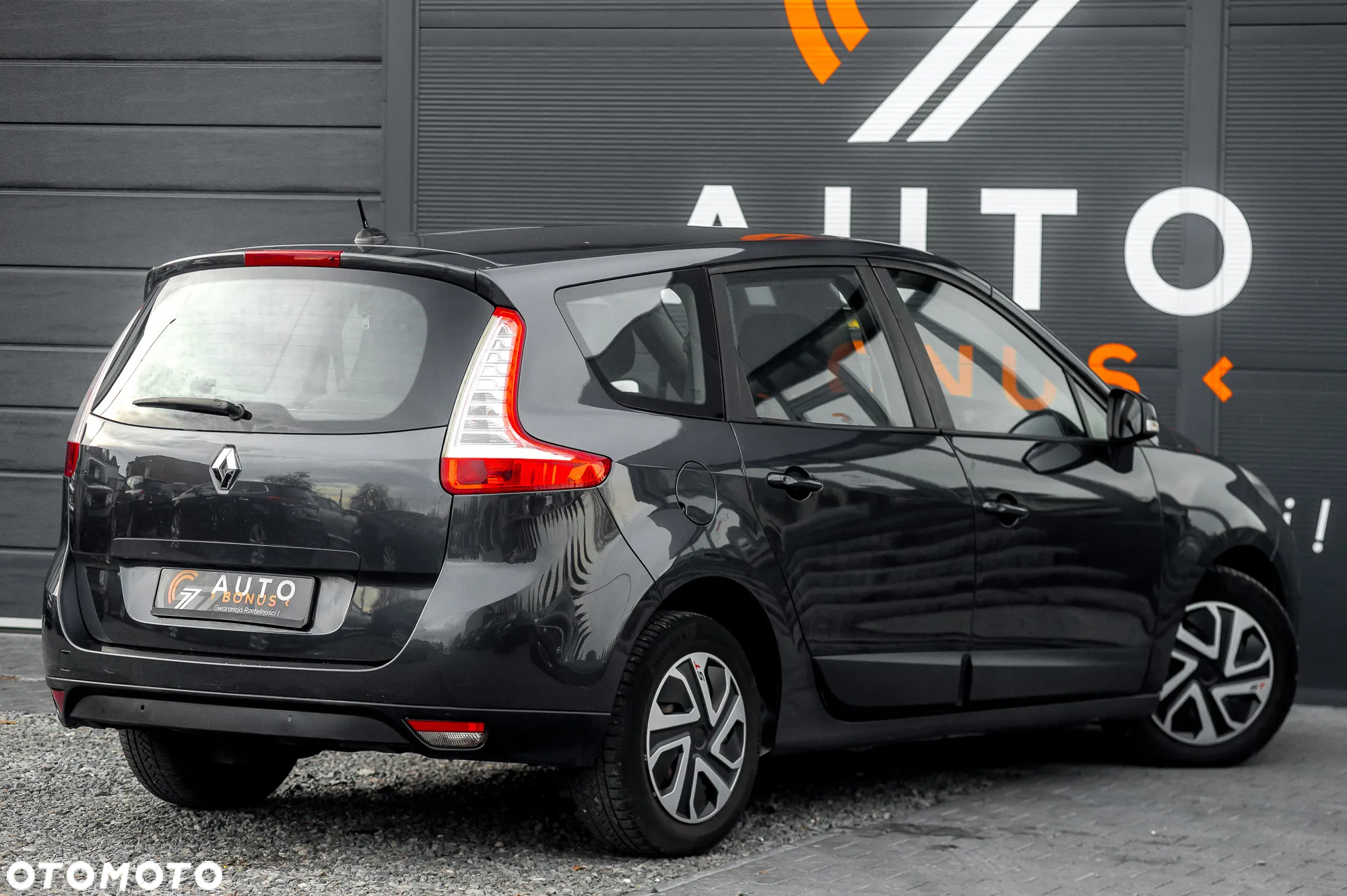 Renault Grand Scenic 1.9 dCi FAP Dynamique - 12