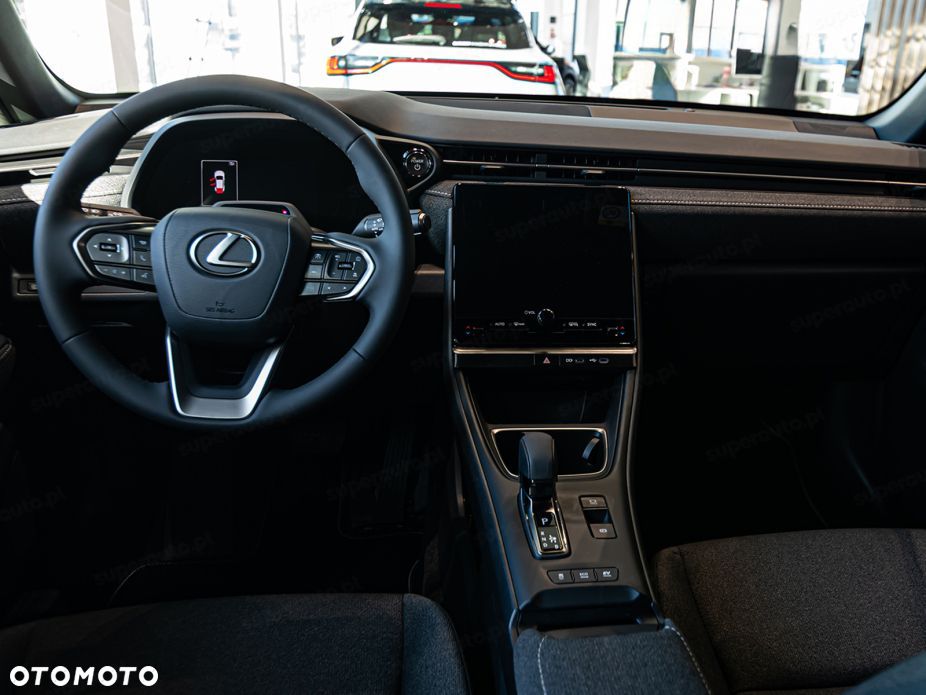 Lexus LBX - 9