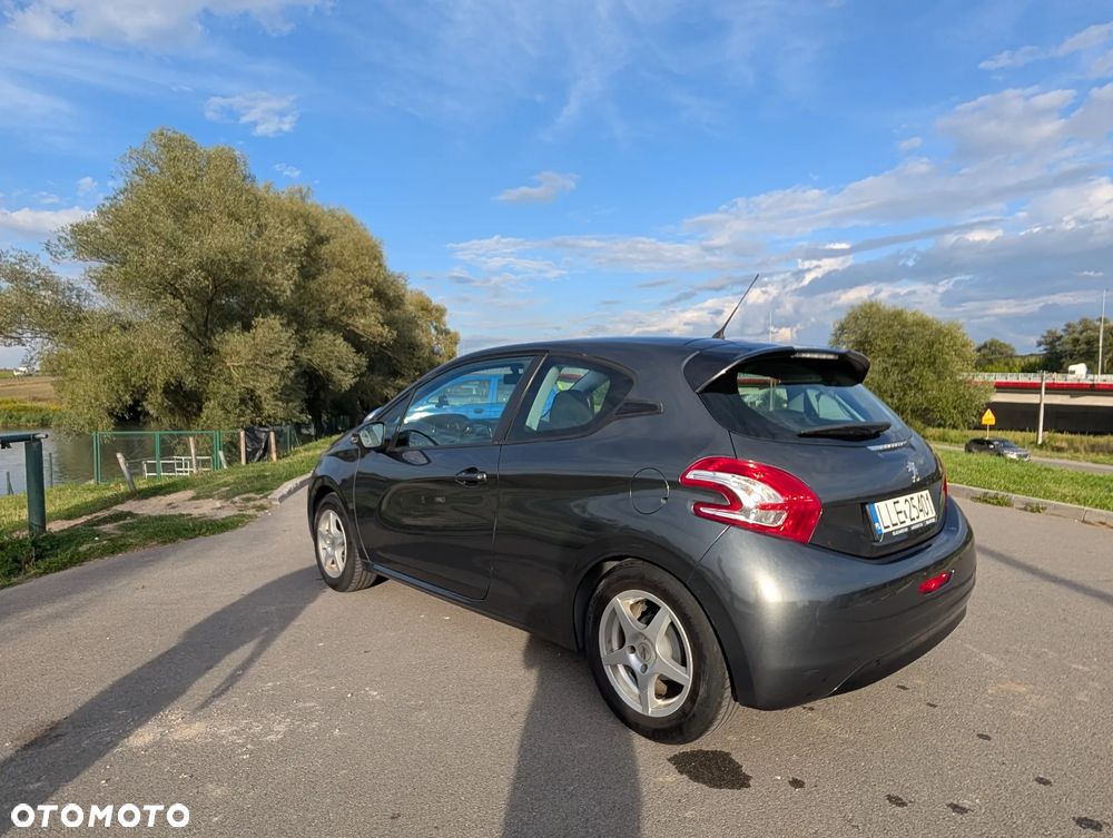 Peugeot 208 - 4