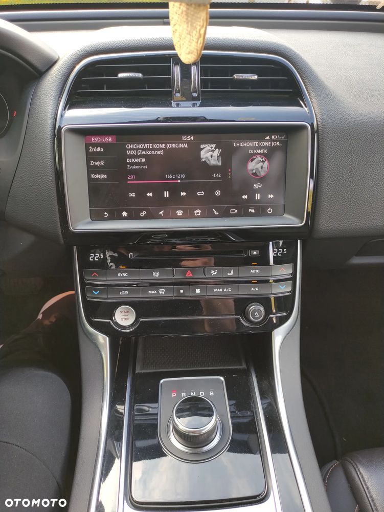 Jaguar XE 2.0 D Prestige - 19