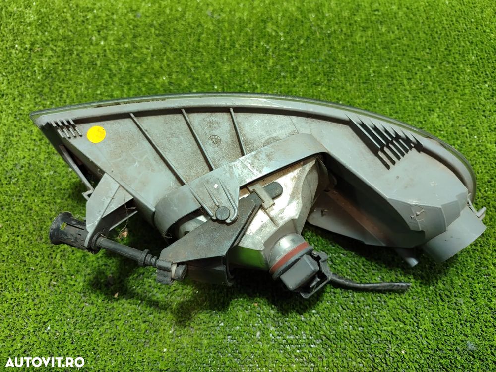 PROIECTOR CEATA DREAPTA SKODA SUPERB II Combi 2010 2.0 DIESEL COD OEM 3T0941700 / 3T0941702 / BREAK (Universal) 2008-2015 - 4