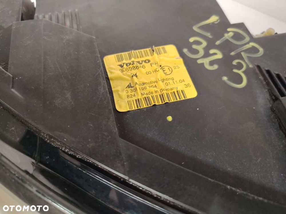 VOLVO V50 LAMPA PRZÓD PRZEDNIA PRAWA  EUROPA 30698886 - 2