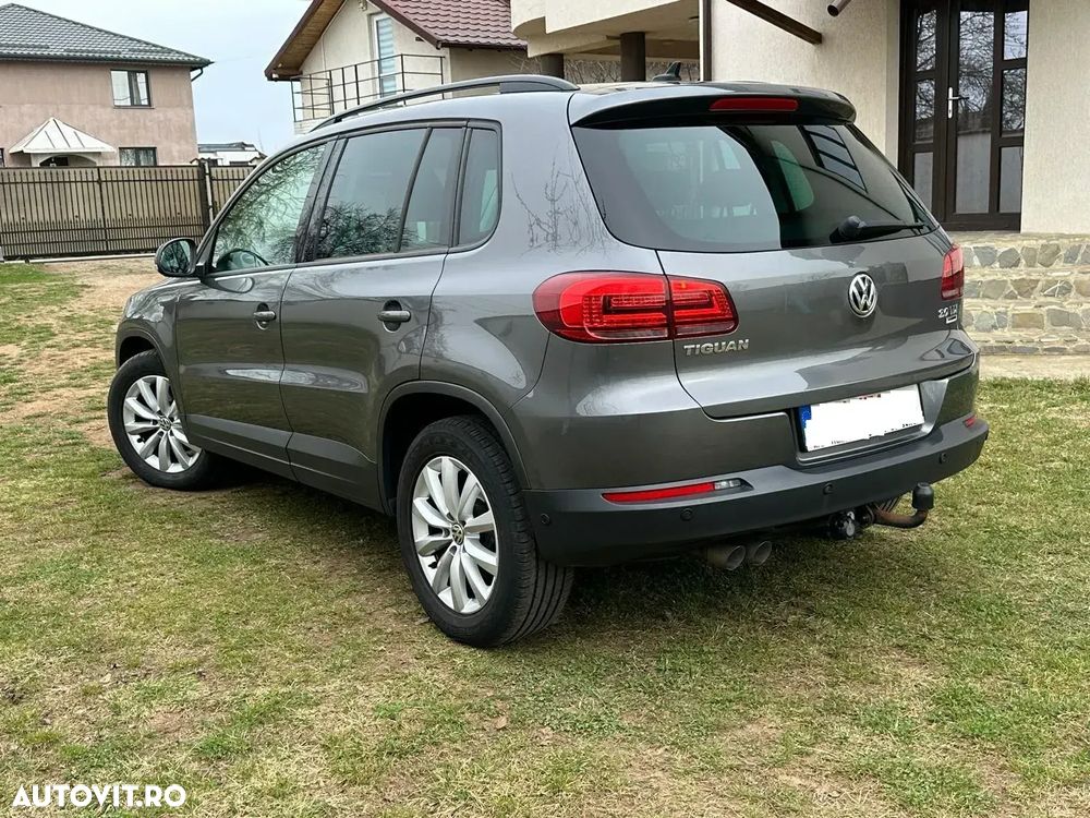 Volkswagen Tiguan - 1