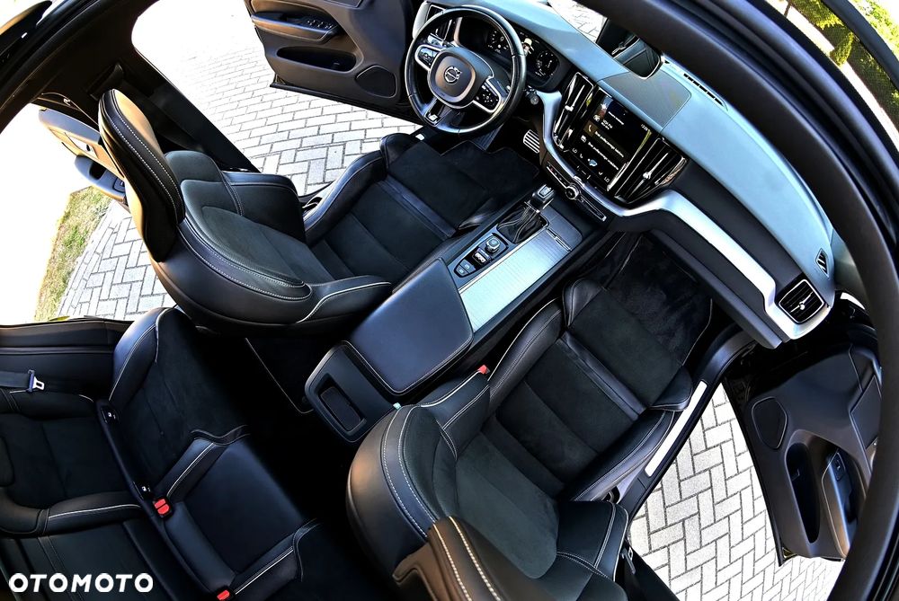Volvo XC 60 T5 R-Design - 16