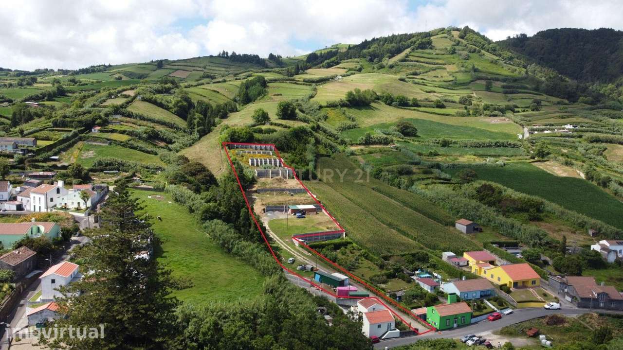 Terreno com 6.680 m² para construção de moradia e criação de uma quint - Grande imagem: 2/5