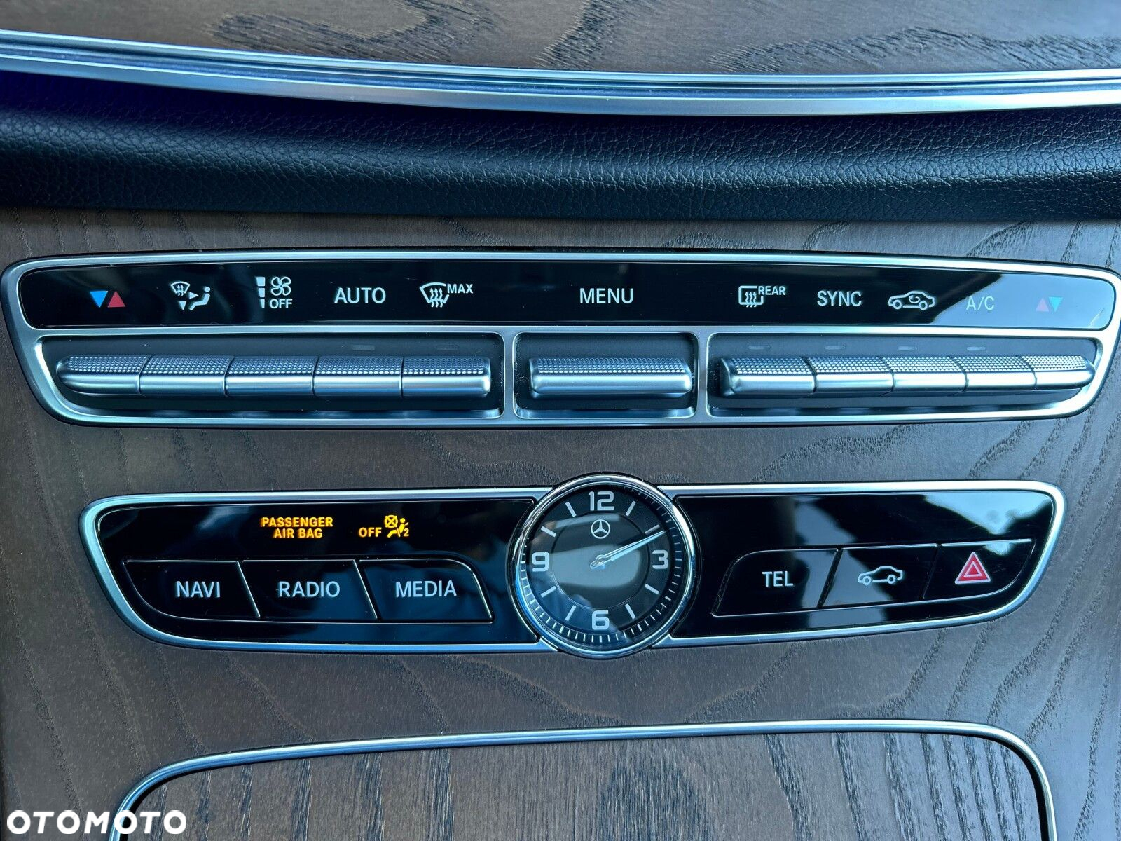 Mercedes-Benz Klasa E 220 d 4-Matic 9G-TRONIC - 32