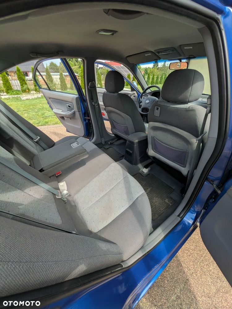 Hyundai Elantra 1.6 Comfort - 15