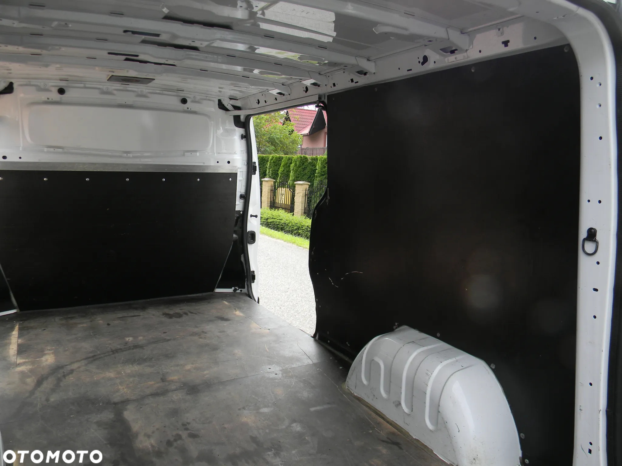 Opel Vivaro - 11