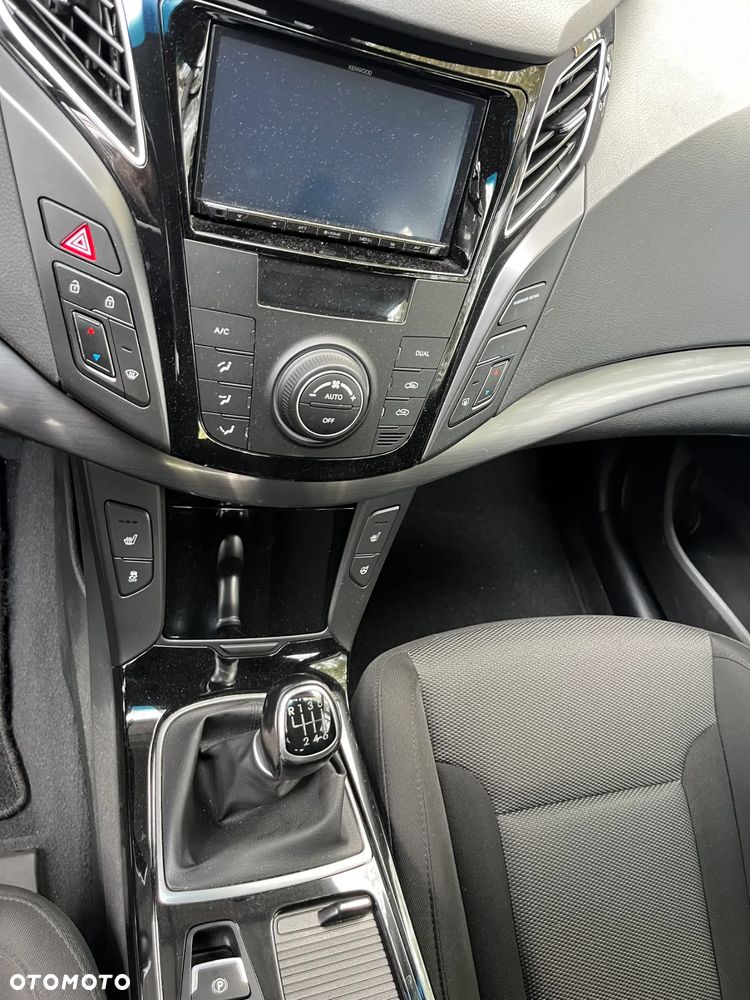 Hyundai i40 i40cw 1.7 CRDi Fifa World Cup Edition - 9