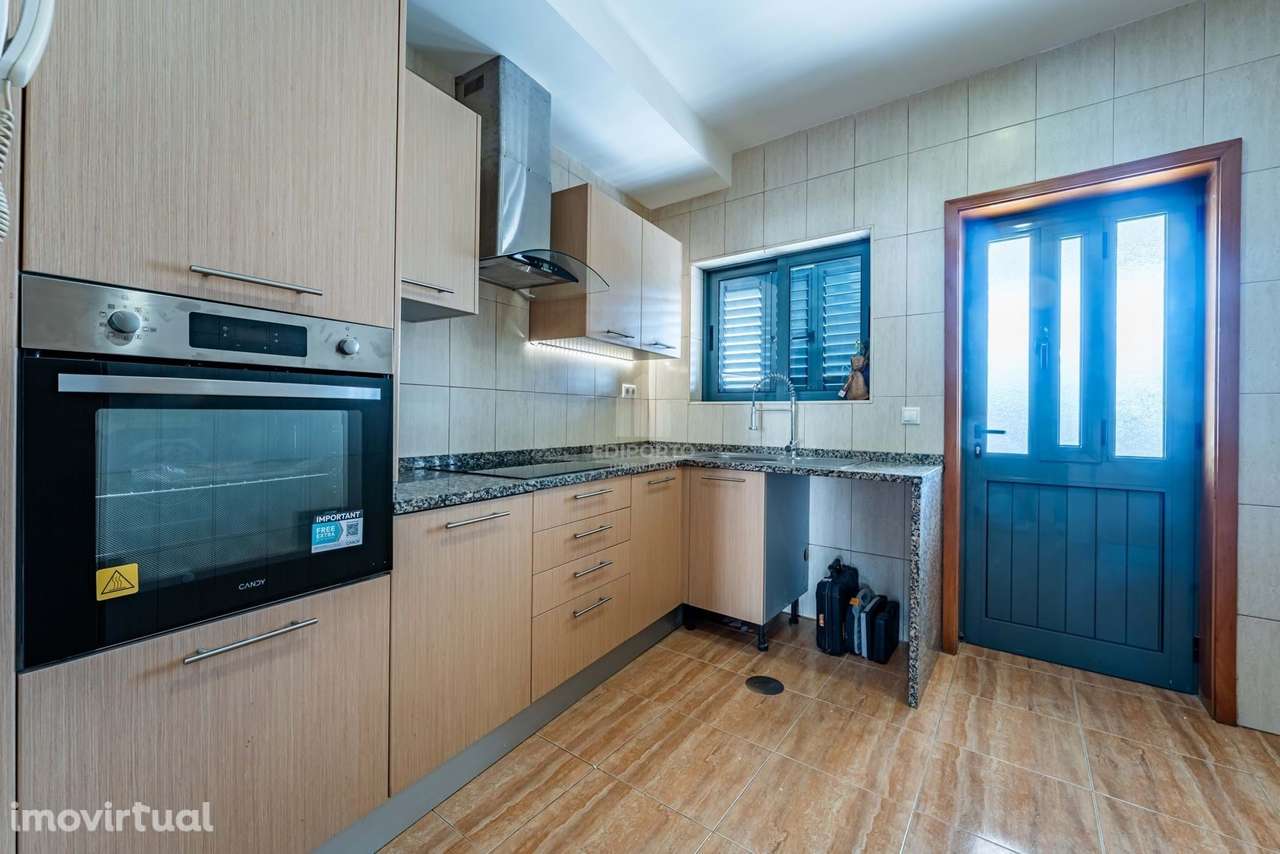 Espetacular Moradia T3 com jardim e estacionamento no centro do Porto - Grande imagem: 3/28