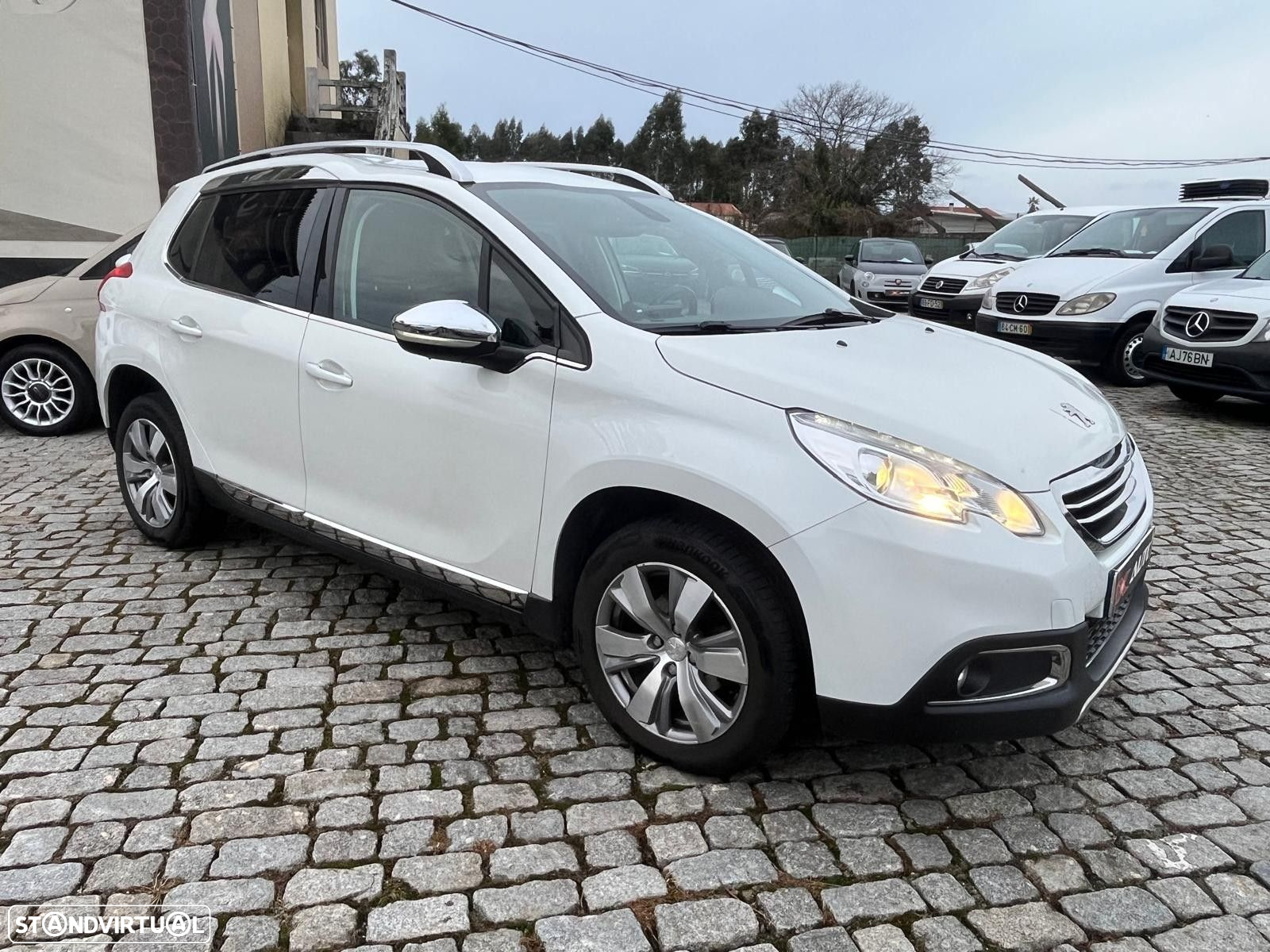 Peugeot 2008 1.6 e-HDi Allure - 3